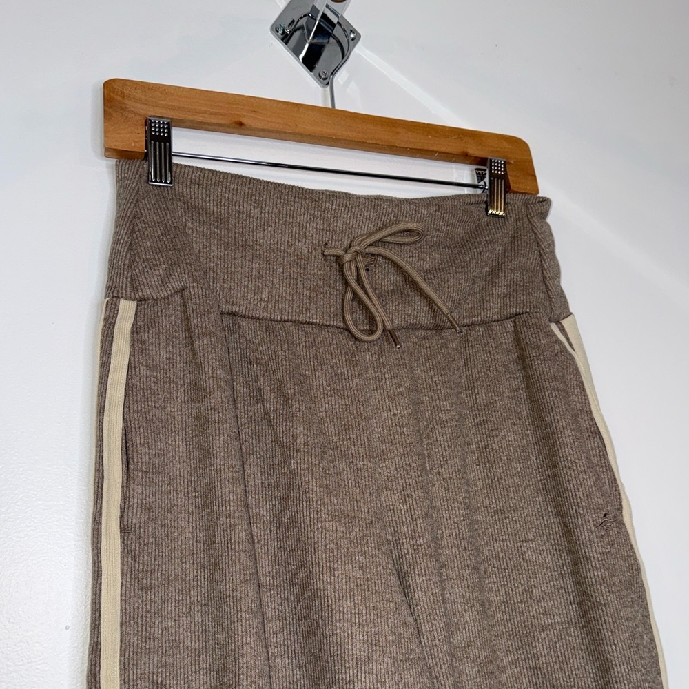 NWOT Halara ribbed high waisted wide leg lounge pants size large taupe - Picture 3 of 13